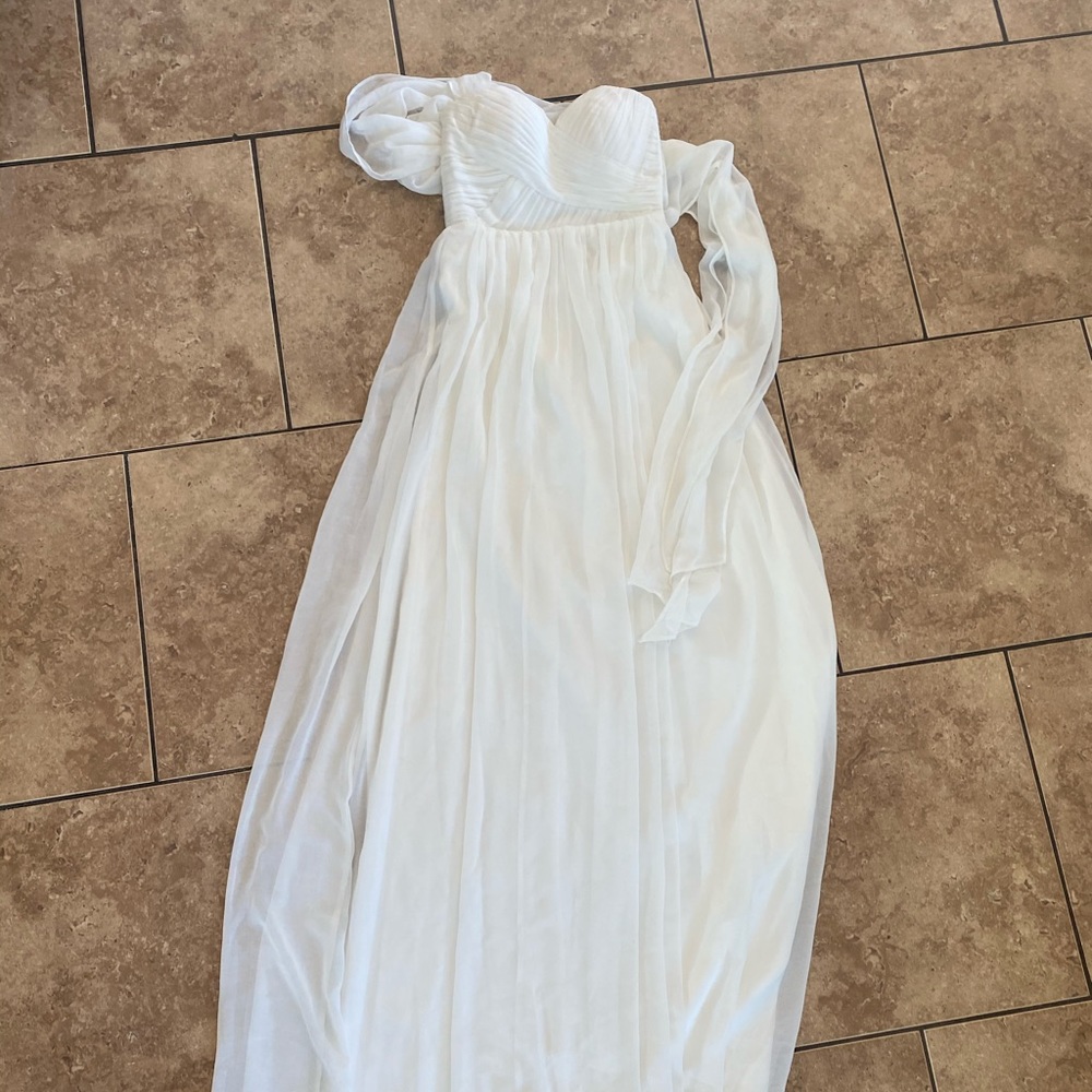 Lulus white gown
